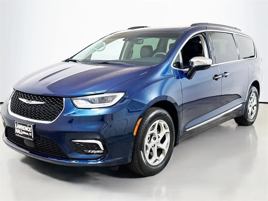 2023 Chrysler Pacifica Limited photo 1