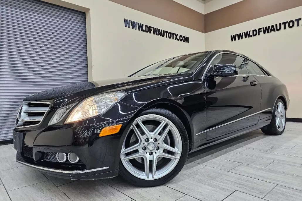 2011 Mercedes Benz E Coupe photo 1