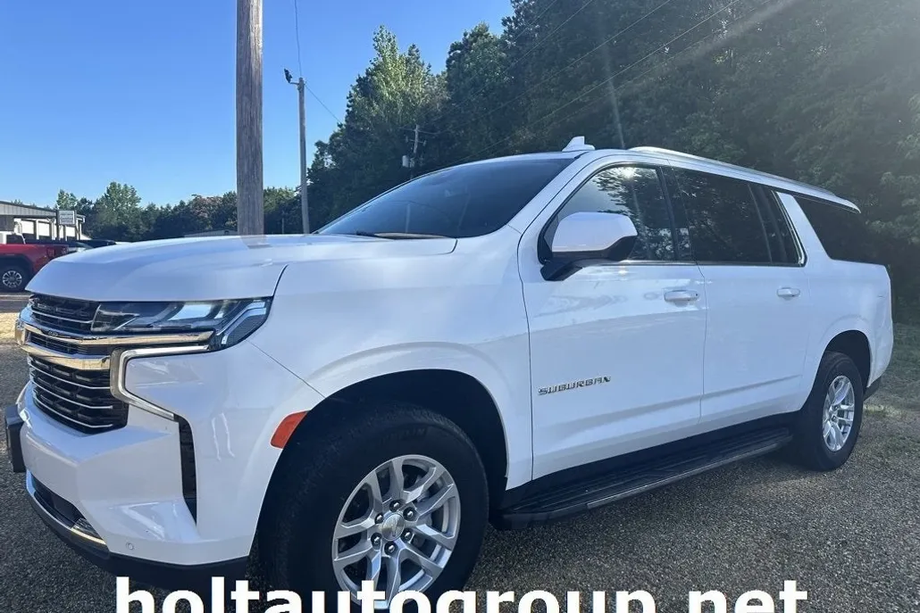 2023 Chevrolet Suburban LT photo 1
