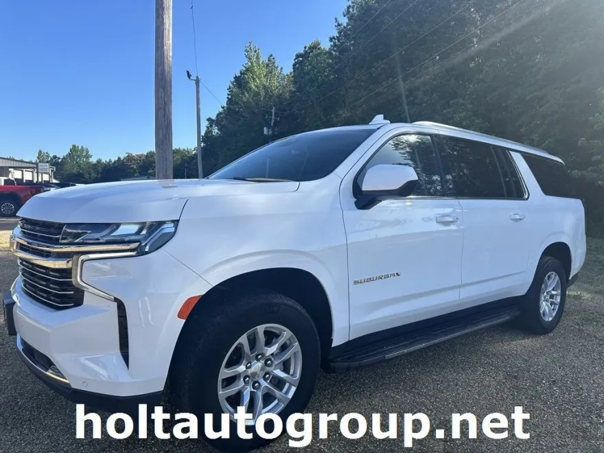 2023 Chevrolet Suburban LT photo 1