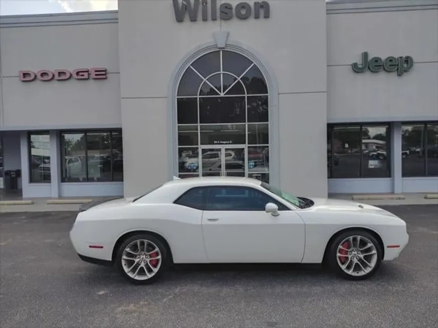 2016 Dodge Challenger SXT Plus photo 1