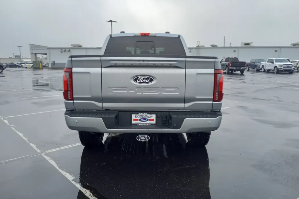 2025 Ford F-150 Platinum photo 1