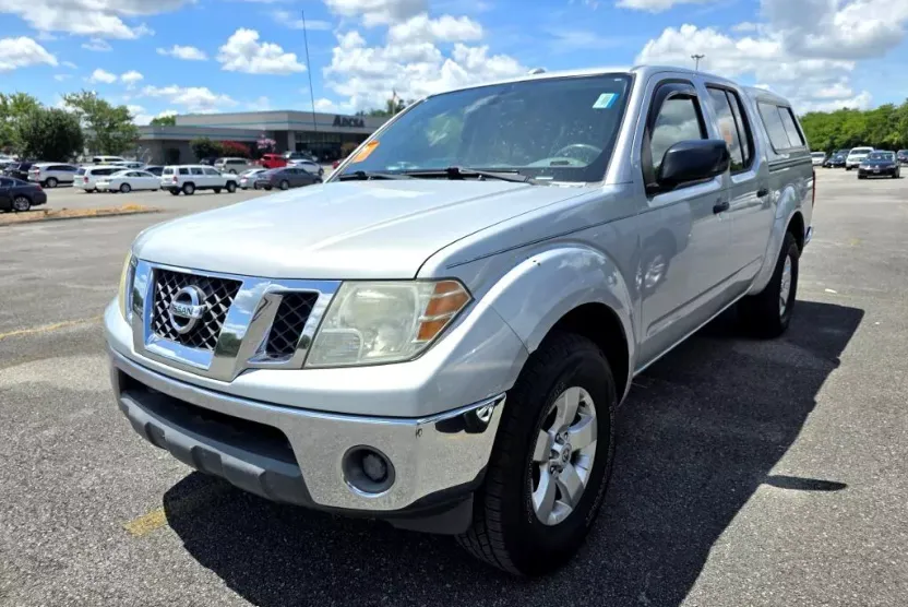 2011 Nissan Frontier S Crew Cab photo 1