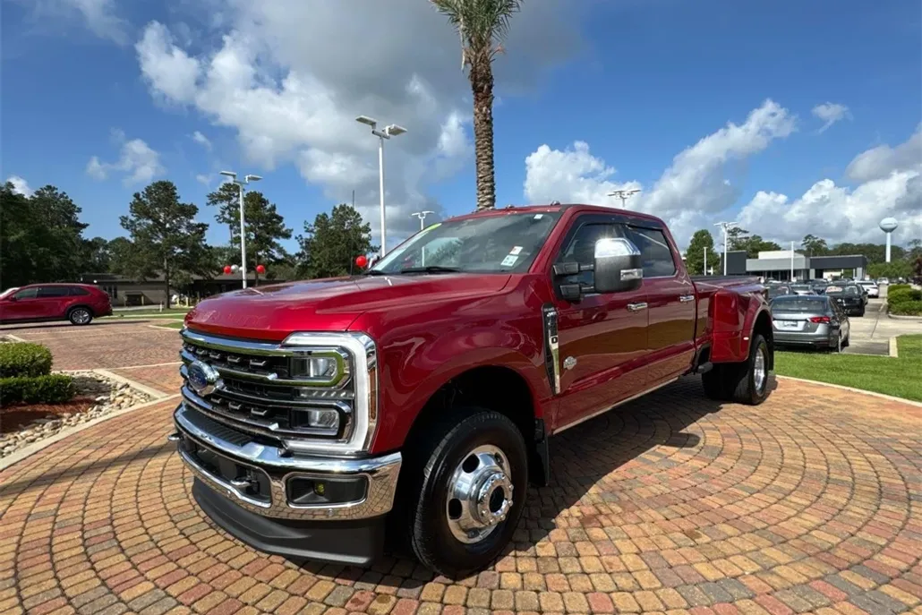 2024 Ford F-350 King Ranch photo 1