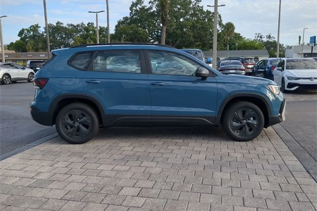 2025 Volkswagen Taos S photo 1