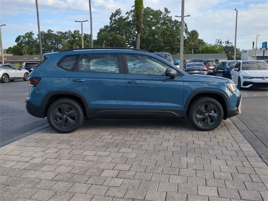 2025 Volkswagen Taos S photo 1