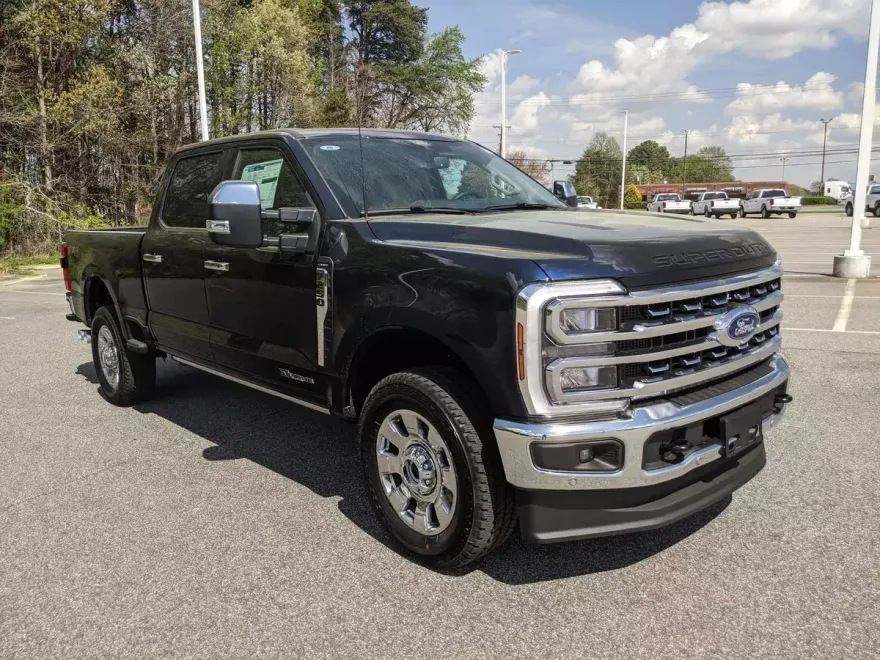 2025 Ford F-250 Lariat photo 1