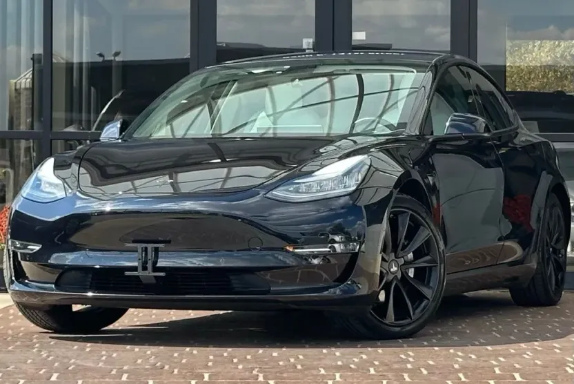 2018 Tesla Model 3 Long Range photo 1