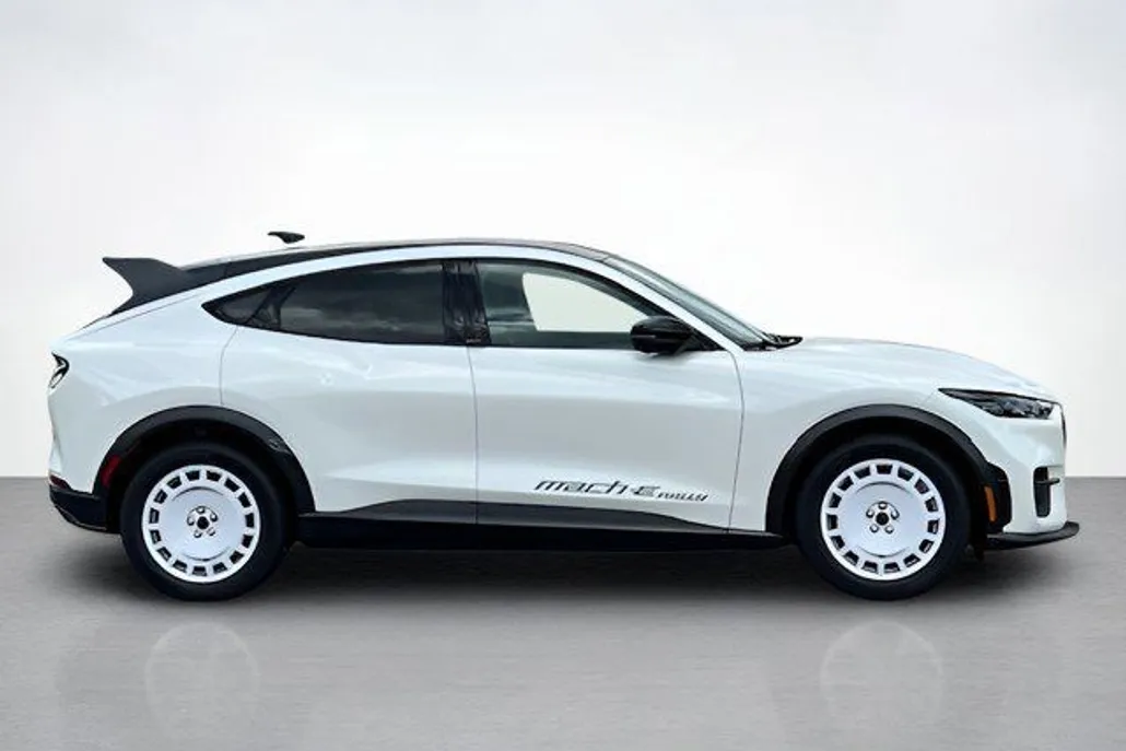2025 Ford Mustang Mach-E GT photo 1