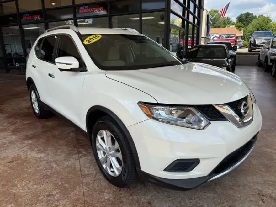2016 Nissan Rogue SV photo 1