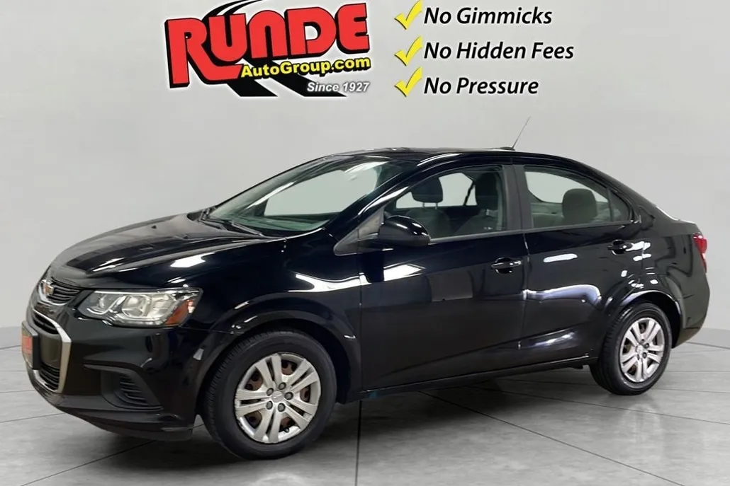 2017 Chevrolet Sonic LS photo 1