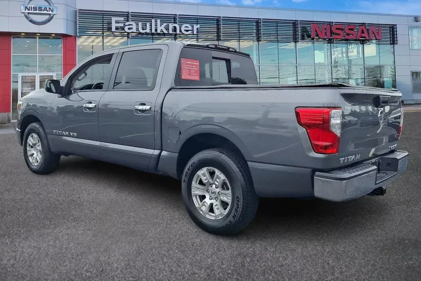 2019 Nissan Titan Crew Cab SV photo 1