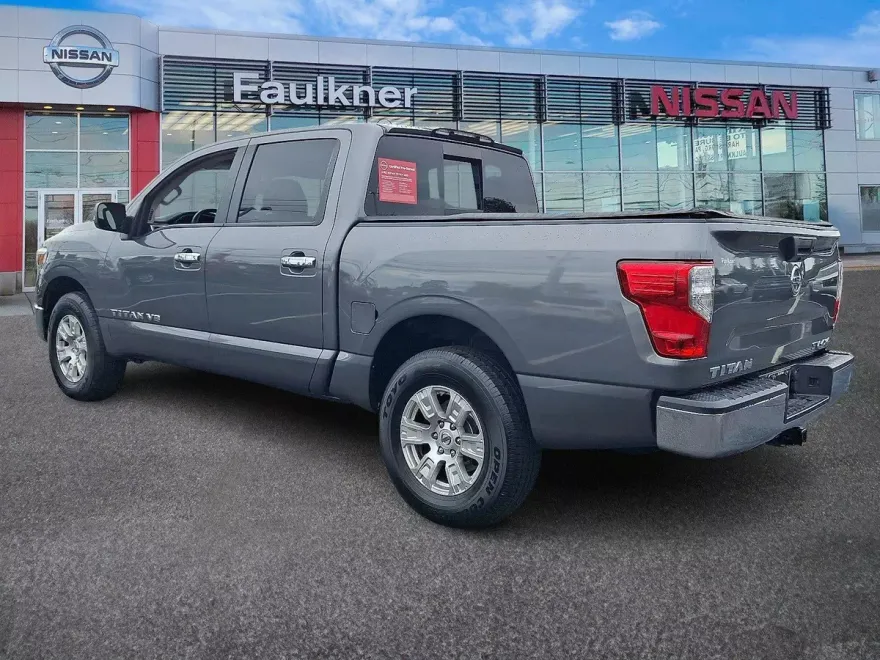 2019 Nissan Titan Crew Cab SV photo 1