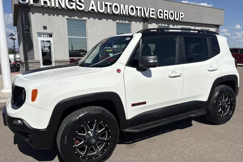 2019 Jeep Renegade Trailhawk photo 1