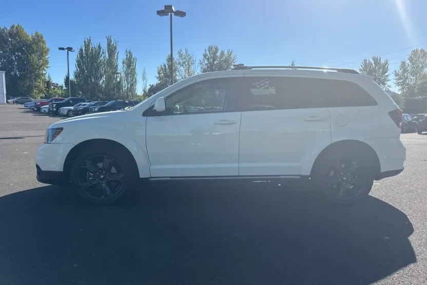 2020 Dodge Journey Crossroad photo 1