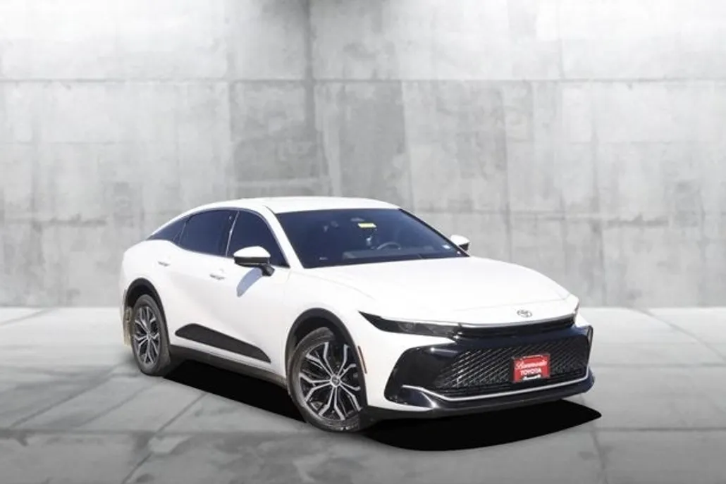2023 Toyota Crown Limited photo 1