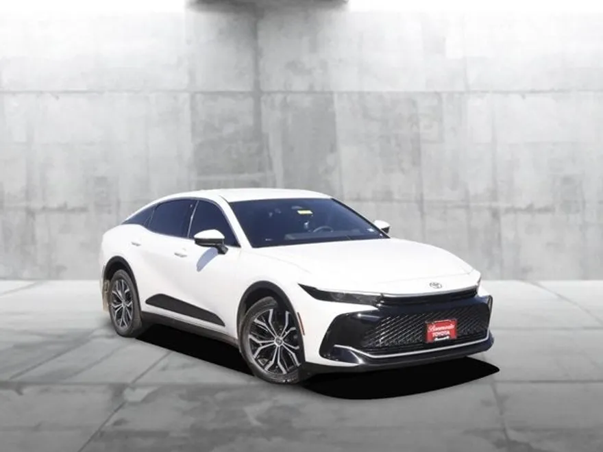2023 Toyota Crown Limited photo 1