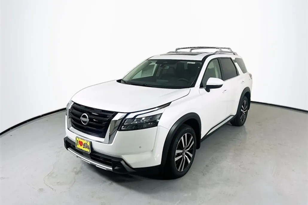 2025 Nissan Pathfinder Platinum photo 1
