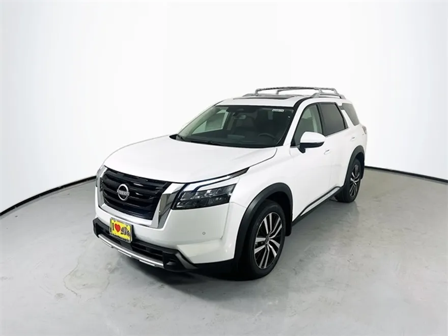 2025 Nissan Pathfinder Platinum photo 1