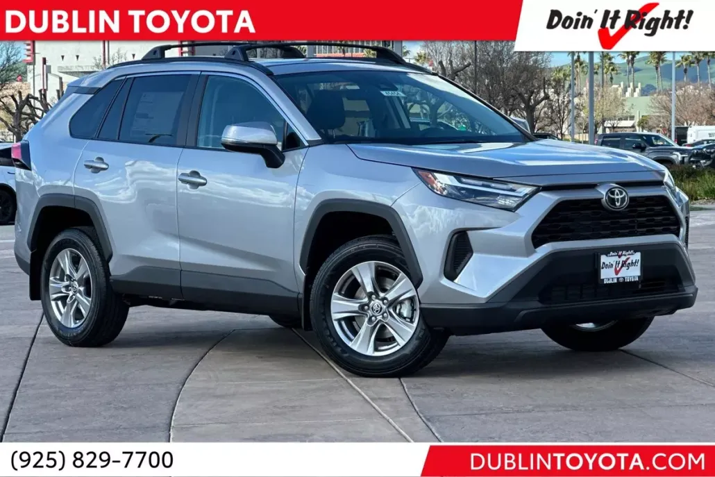 2025 Toyota RAV4 XLE photo 1