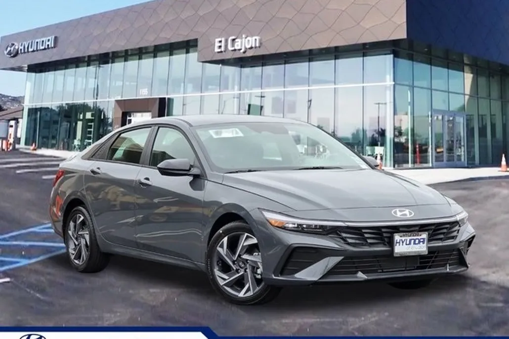 2025 Hyundai Elantra SEL Sport photo 1