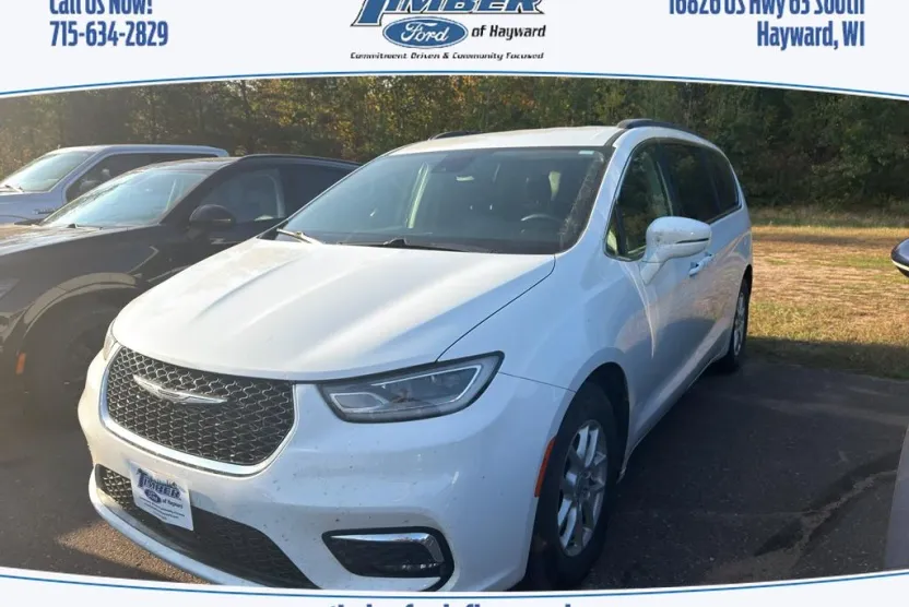 2022 Chrysler Pacifica Touring L photo 1