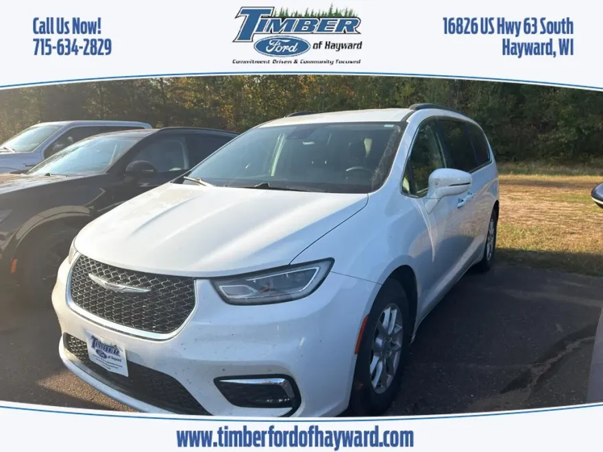 2022 Chrysler Pacifica Touring L photo 1