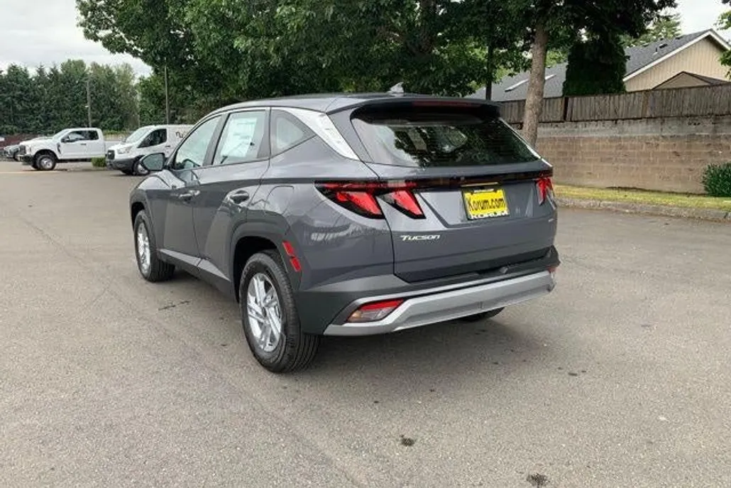 2025 Hyundai Tucson SE photo 1