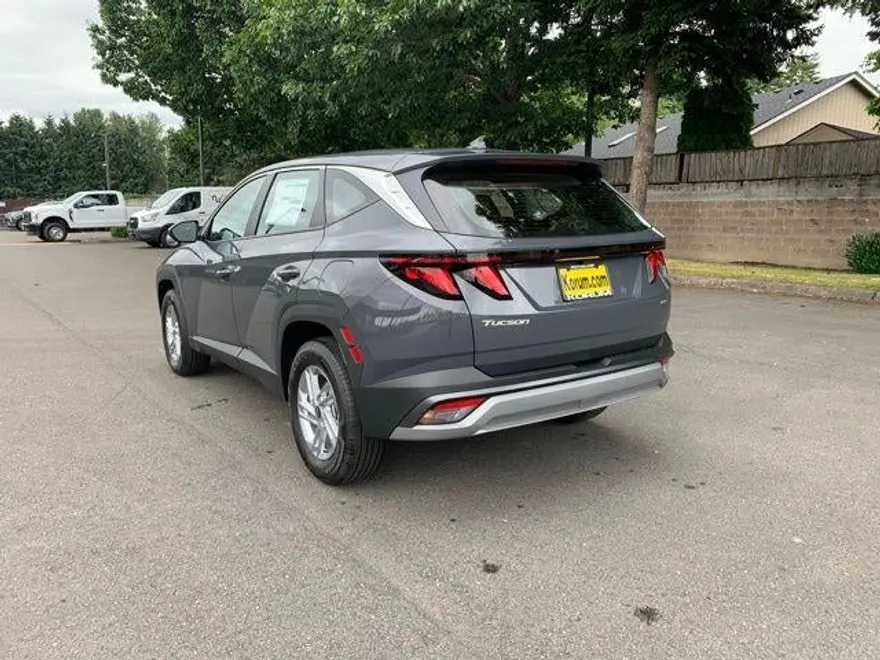 2025 Hyundai Tucson SE photo 1