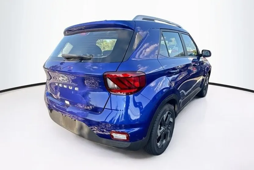 2025 Hyundai Venue SEL photo 1
