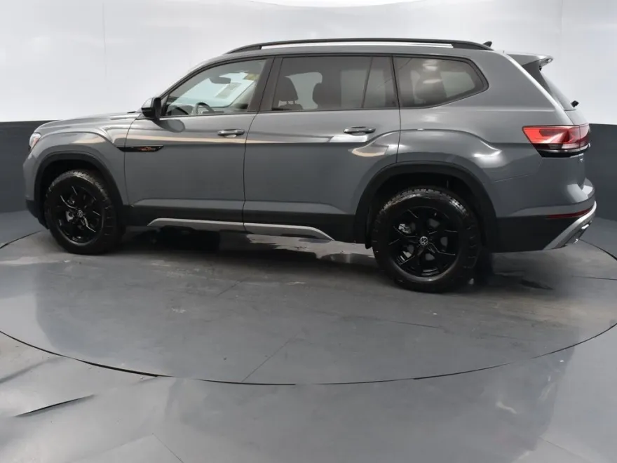 2024 Volkswagen Atlas Peak Edition SEL photo 1