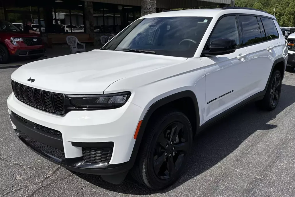 2023 Jeep Grand Cherokee Altitude photo 1