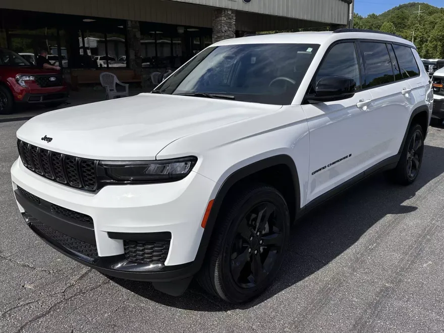 2023 Jeep Grand Cherokee Altitude photo 1