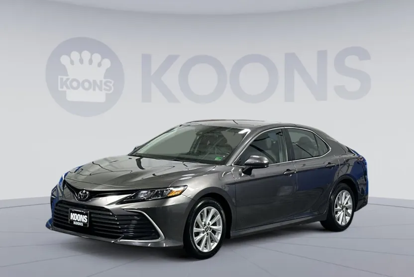 2021 Toyota Camry LE photo 1