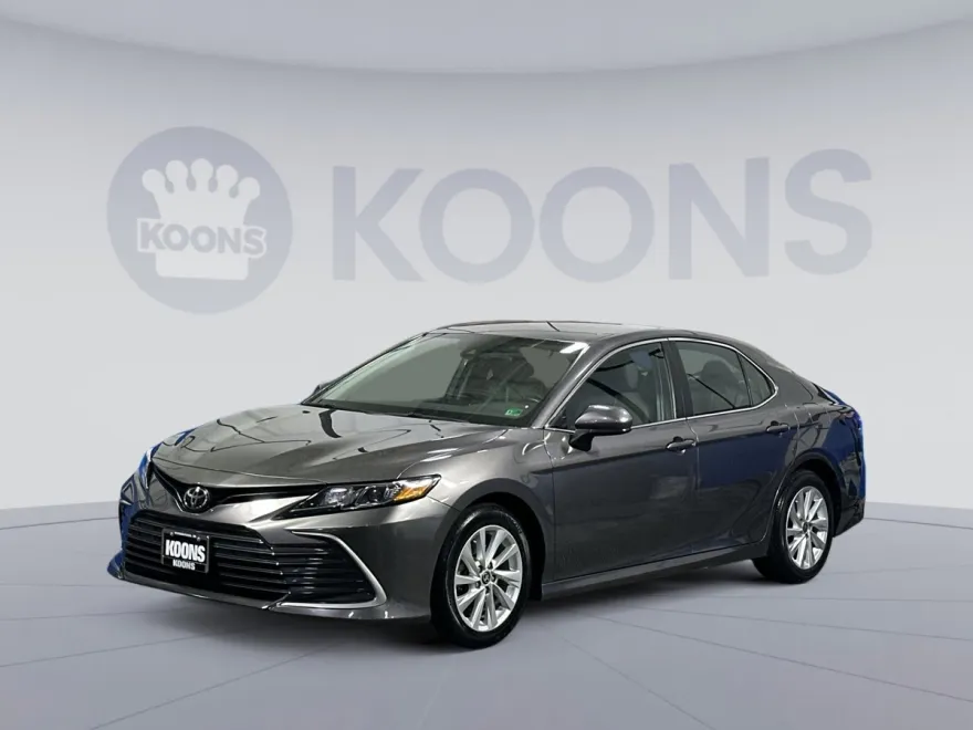 2021 Toyota Camry LE photo 1