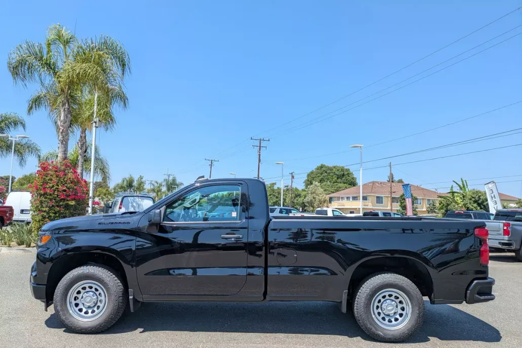 2025 Chevrolet Silverado 1500 photo 1