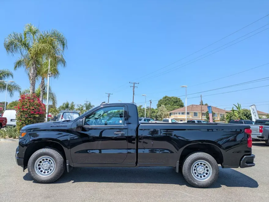 2025 Chevrolet Silverado 1500 photo 1