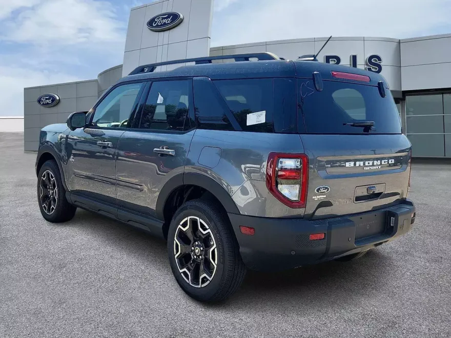 2025 Ford Bronco Sport Outer Banks photo 1