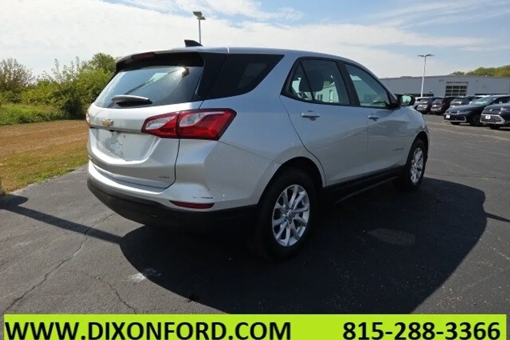 2021 Chevrolet Equinox LS photo 1