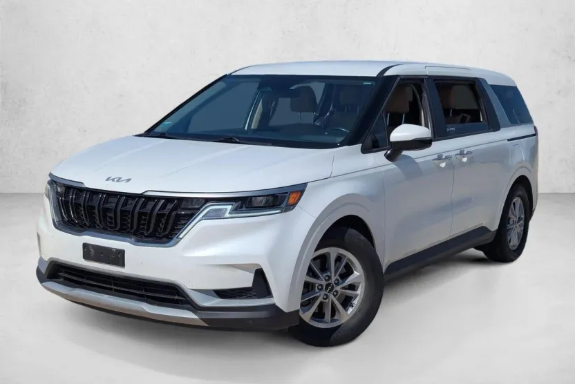 2023 Kia Carnival LX photo 1