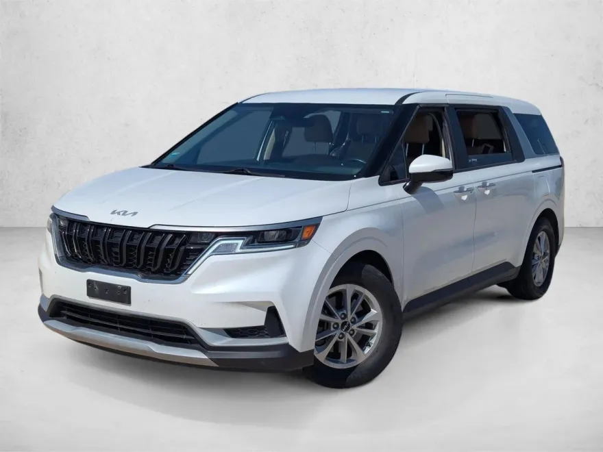 2023 Kia Carnival LX photo 1