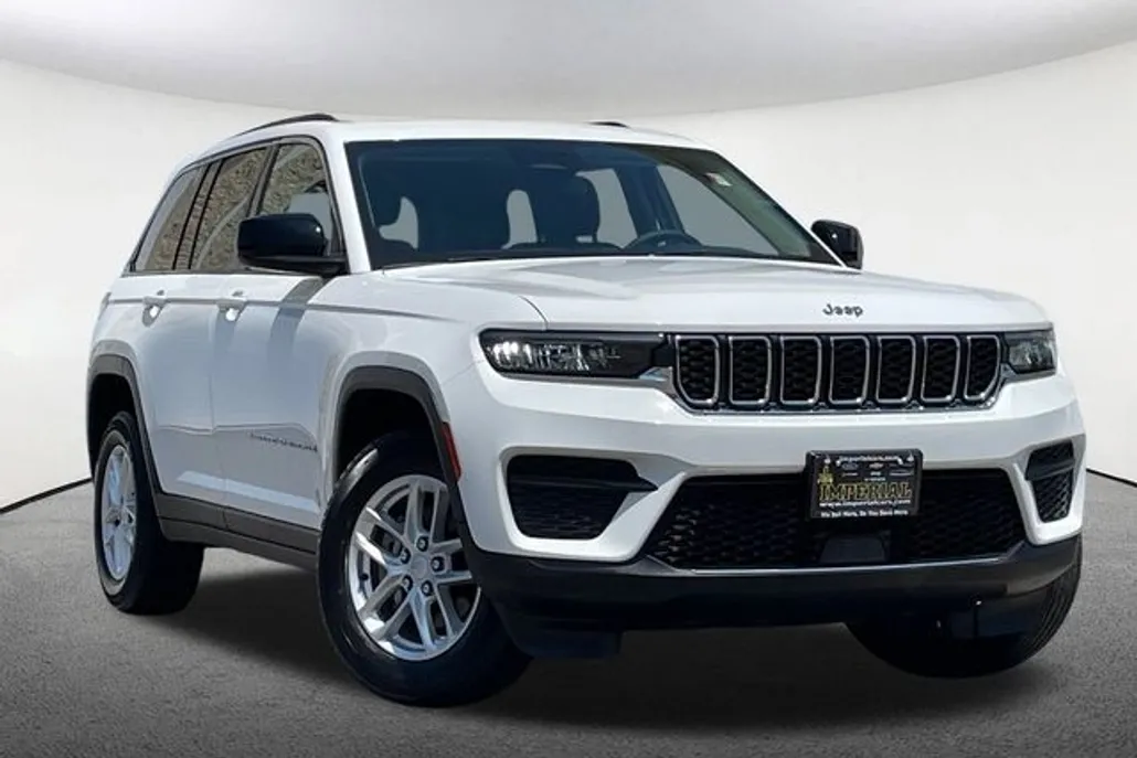 2023 Jeep Grand Cherokee Laredo photo 1