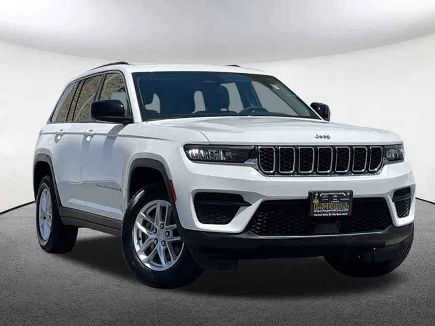2023 Jeep Grand Cherokee Laredo photo 1