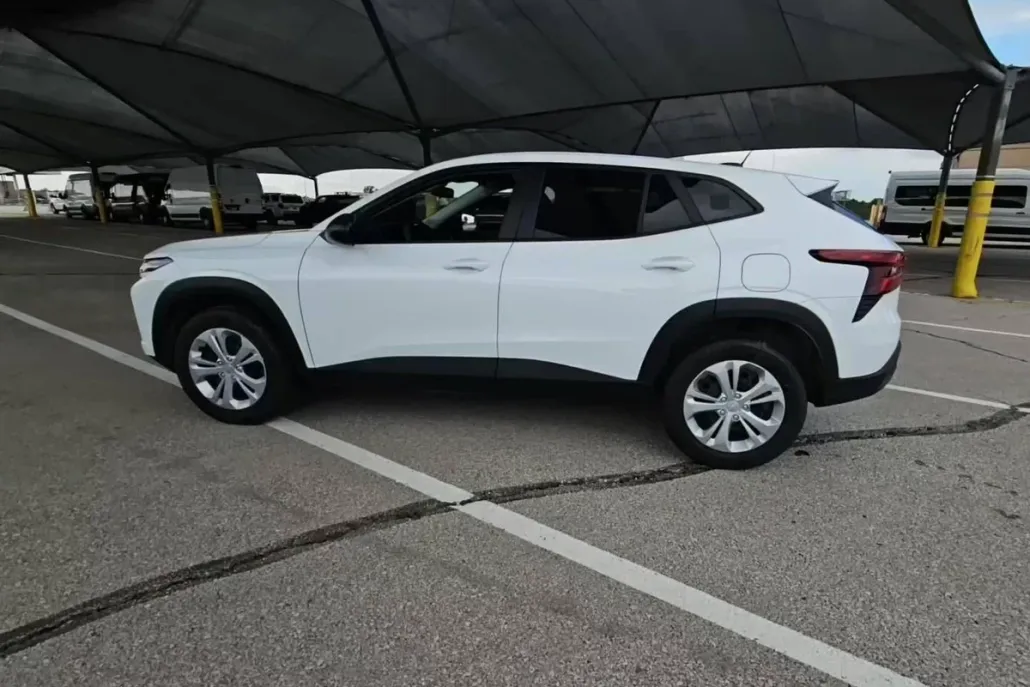 2025 Chevrolet Trax LS photo 1