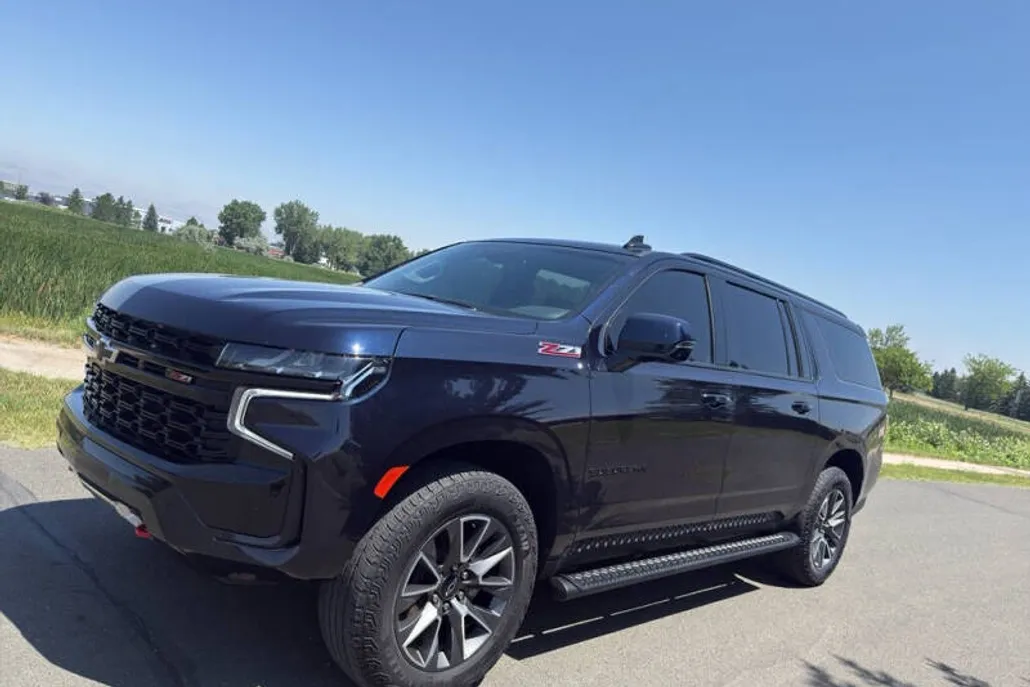 2023 Chevrolet Suburban Z71 photo 1