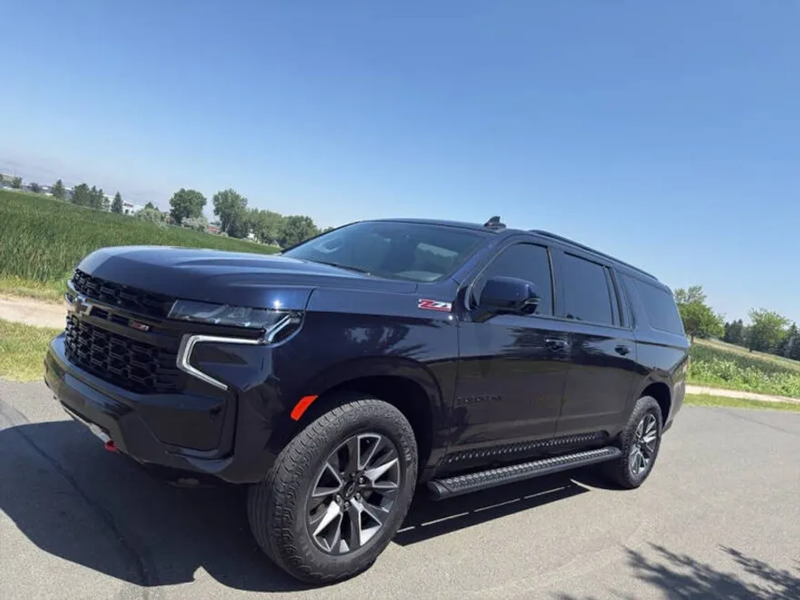 2023 Chevrolet Suburban Z71 photo 1