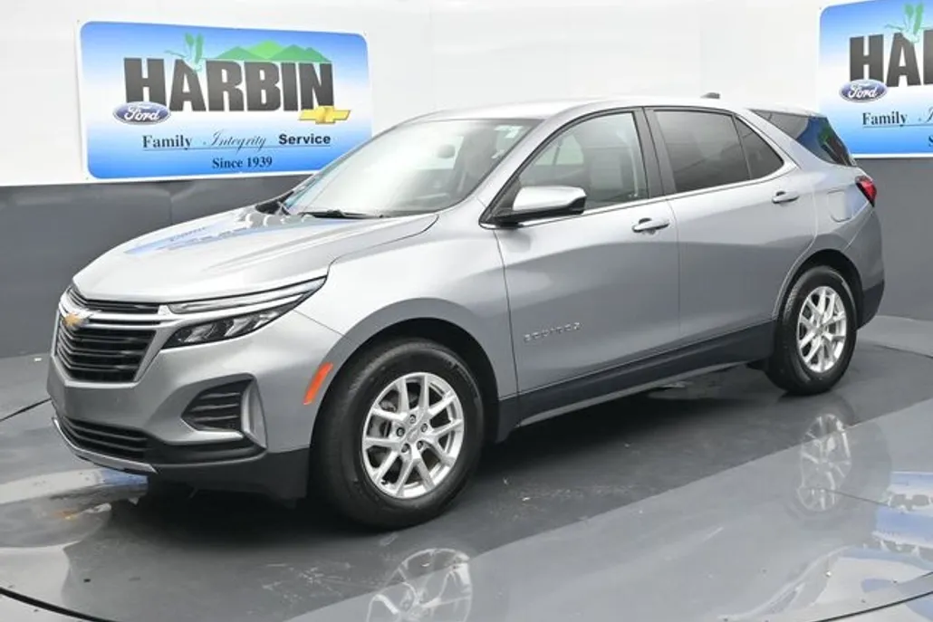 2024 Chevrolet Equinox LT photo 1