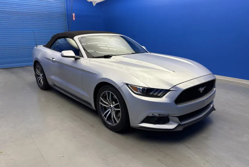 2016 Ford Mustang Convertible photo 1