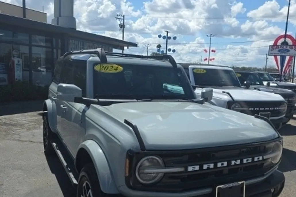 2024 Ford Bronco Outer Banks photo 1