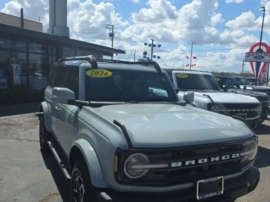 2024 Ford Bronco Outer Banks photo 1
